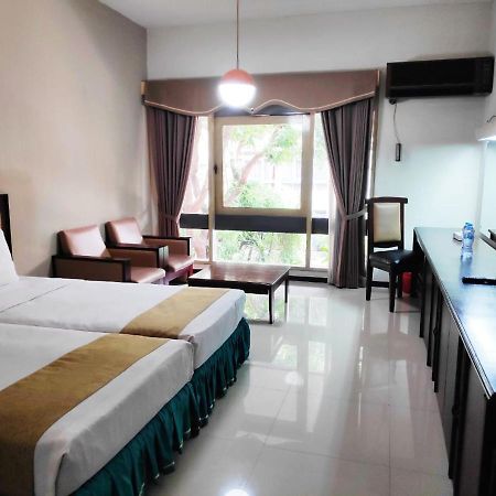 New Grand Park Hotel Surabaya Exterior foto