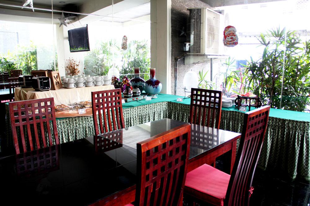 New Grand Park Hotel Surabaya Exterior foto