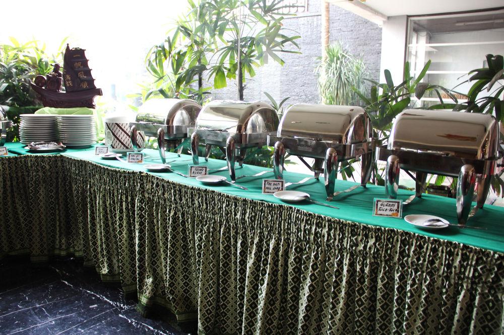 New Grand Park Hotel Surabaya Exterior foto