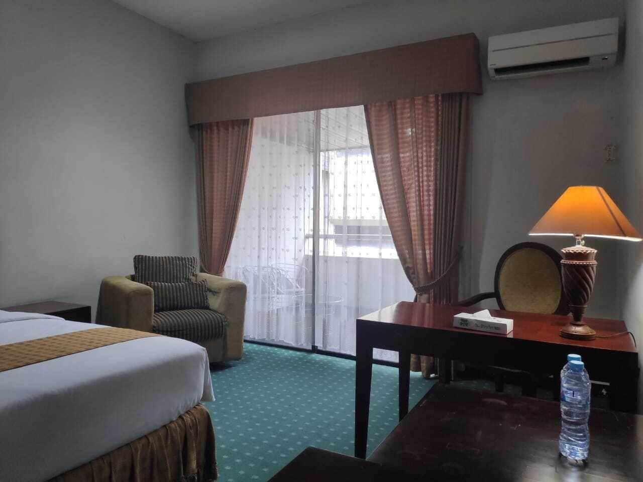 New Grand Park Hotel Surabaya Exterior foto