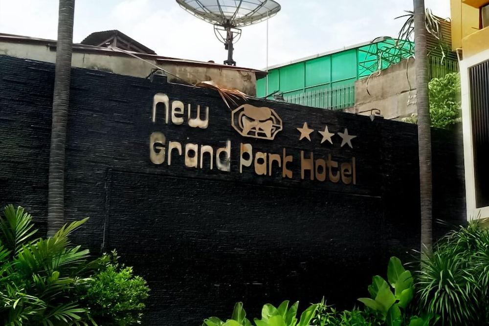 New Grand Park Hotel Surabaya Exterior foto