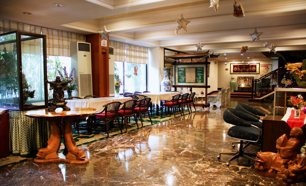 New Grand Park Hotel Surabaya Exterior foto