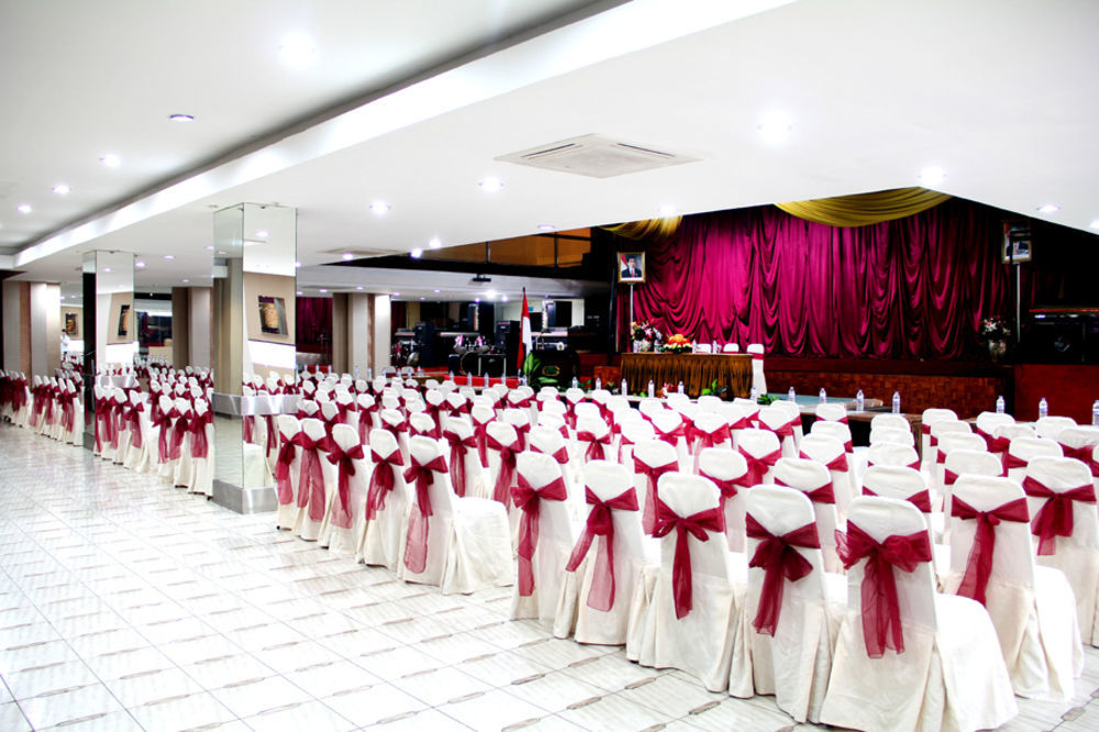 New Grand Park Hotel Surabaya Exterior foto