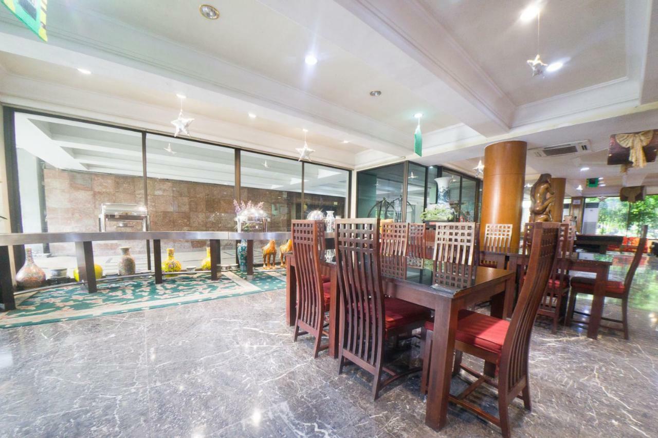 New Grand Park Hotel Surabaya Exterior foto