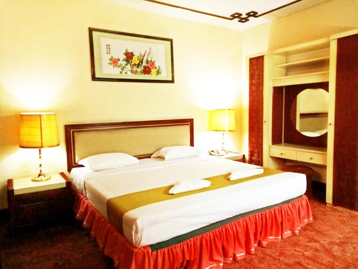 New Grand Park Hotel Surabaya Exterior foto