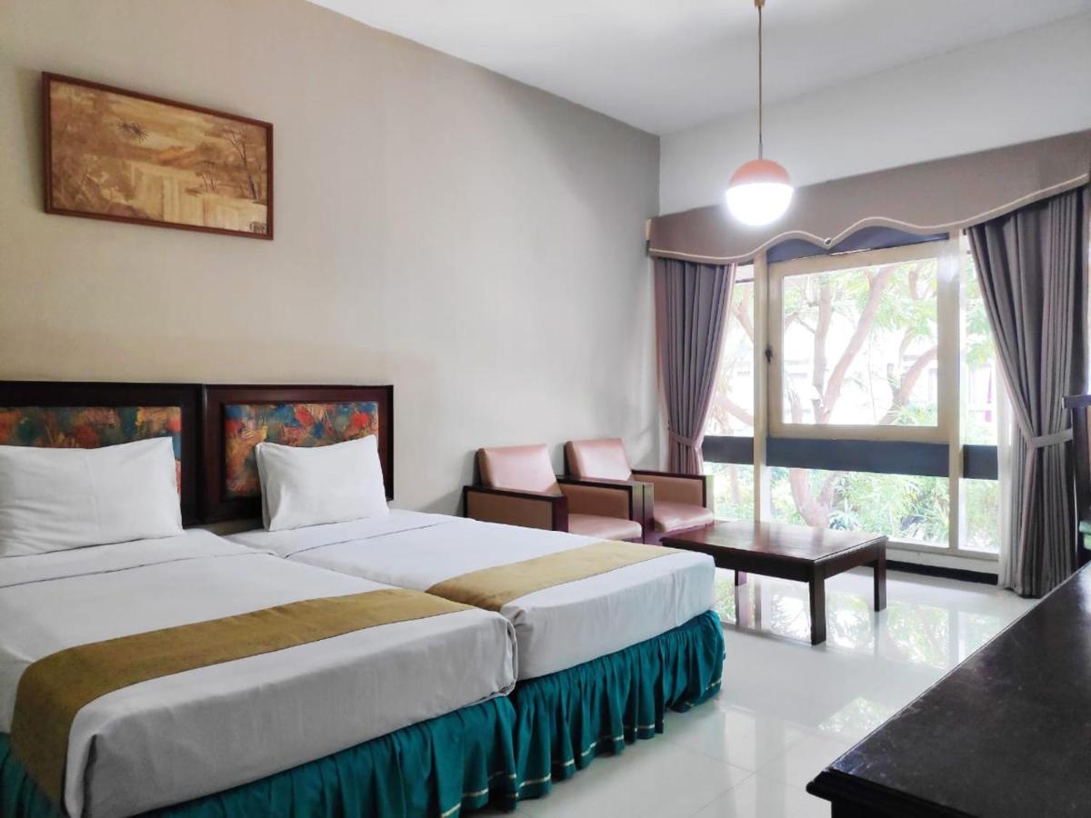 New Grand Park Hotel Surabaya Exterior foto